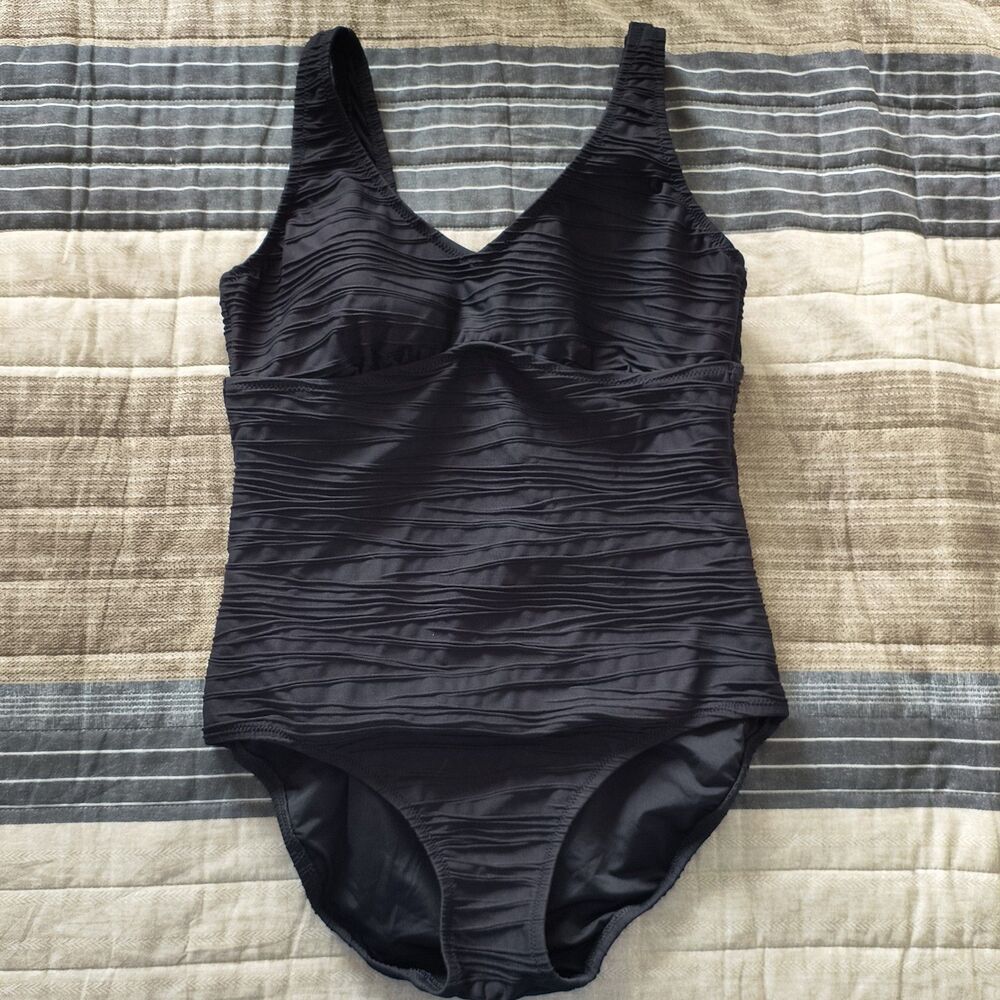 Lands' End Swimsuit One Piece Womens 12 Black Built In Bra Pool Beach Vacation